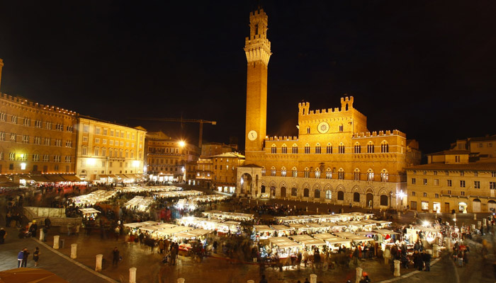 Mercato Natale Piazza Campo Siena